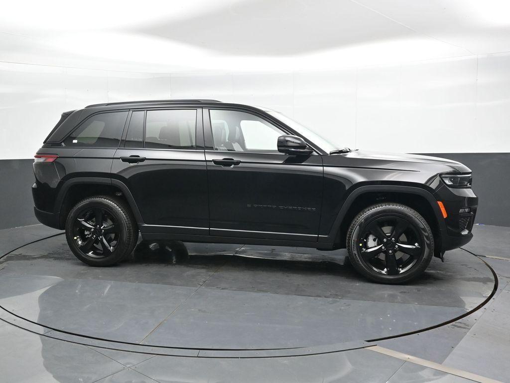 new 2025 Jeep Grand Cherokee car, priced at $48,595