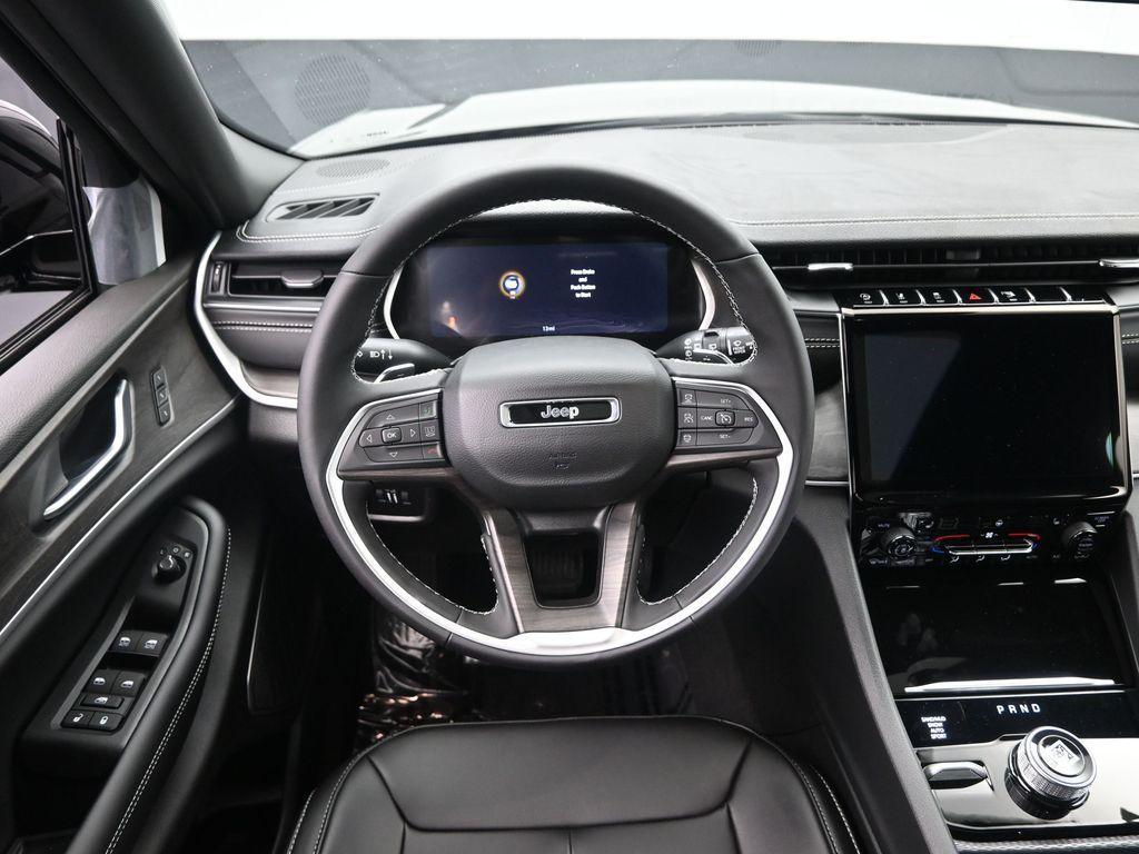 new 2025 Jeep Grand Cherokee car, priced at $48,595