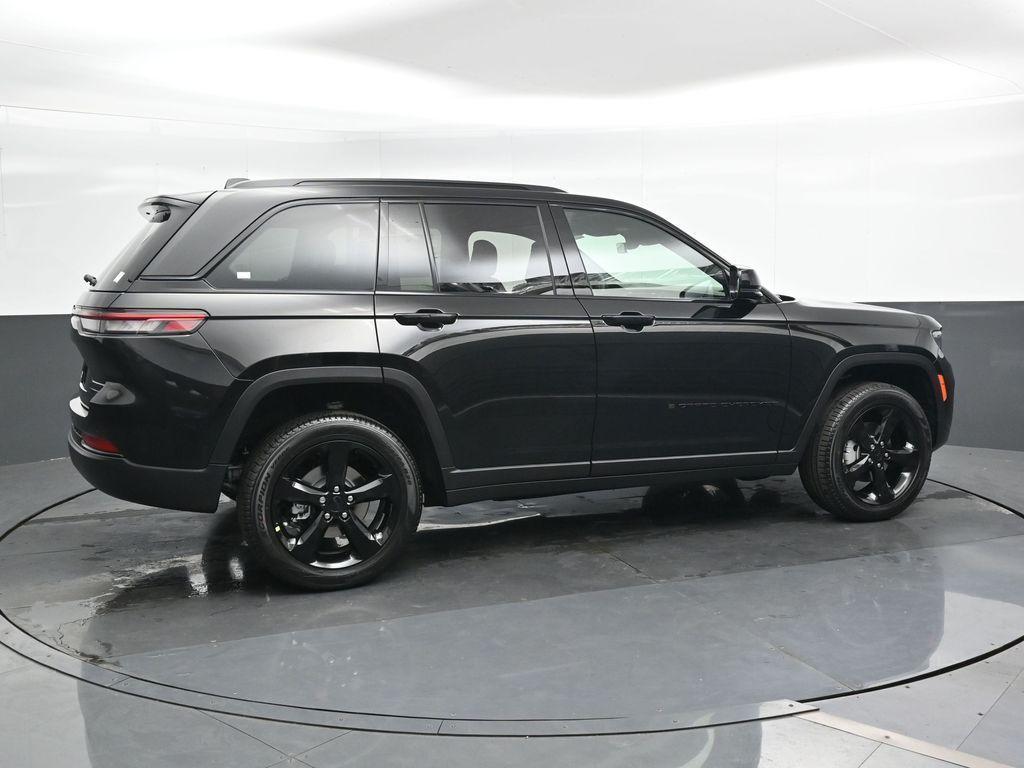 new 2025 Jeep Grand Cherokee car, priced at $48,595