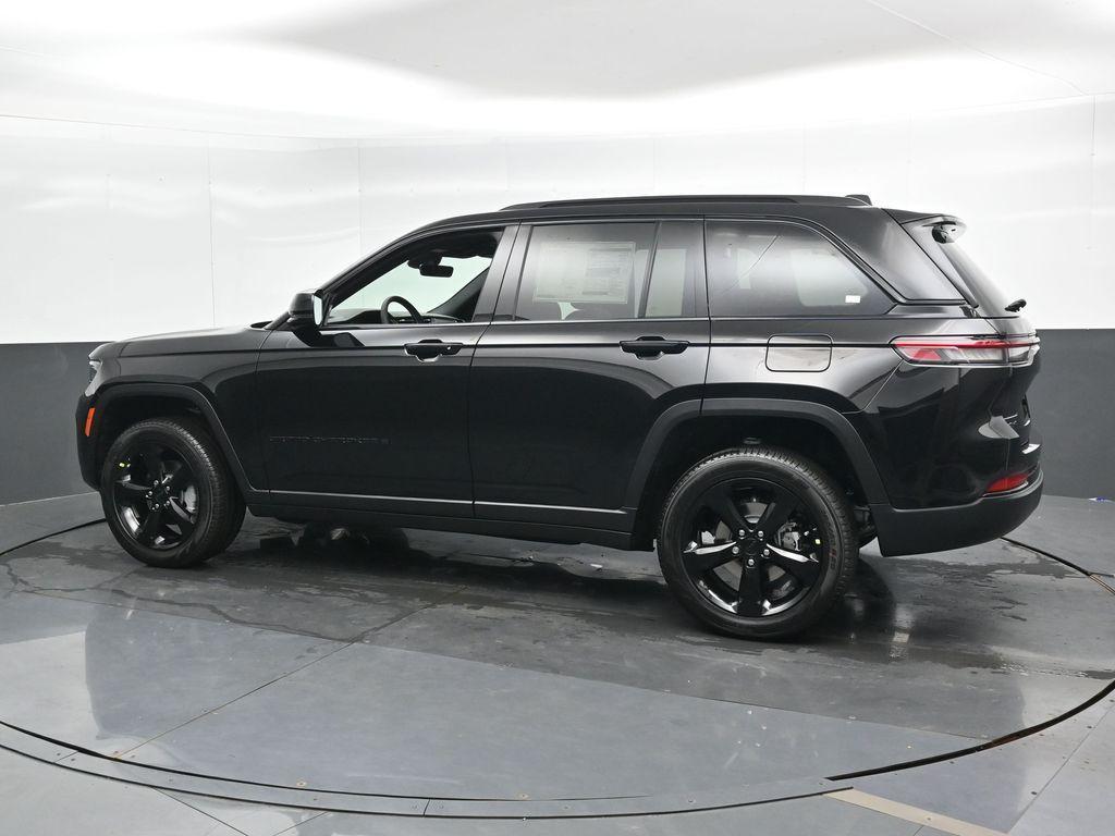 new 2025 Jeep Grand Cherokee car, priced at $48,595