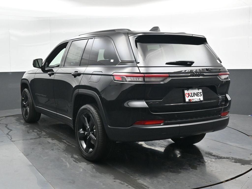 new 2025 Jeep Grand Cherokee car, priced at $48,595