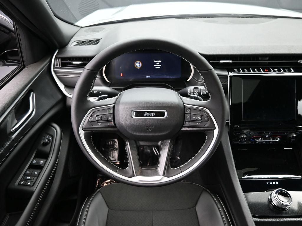 new 2025 Jeep Grand Cherokee car, priced at $46,595