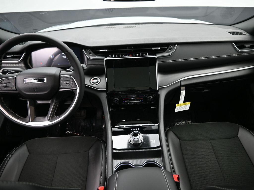 new 2025 Jeep Grand Cherokee car, priced at $46,595