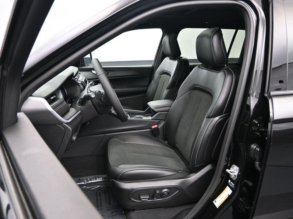 new 2025 Jeep Grand Cherokee L car, priced at $45,991