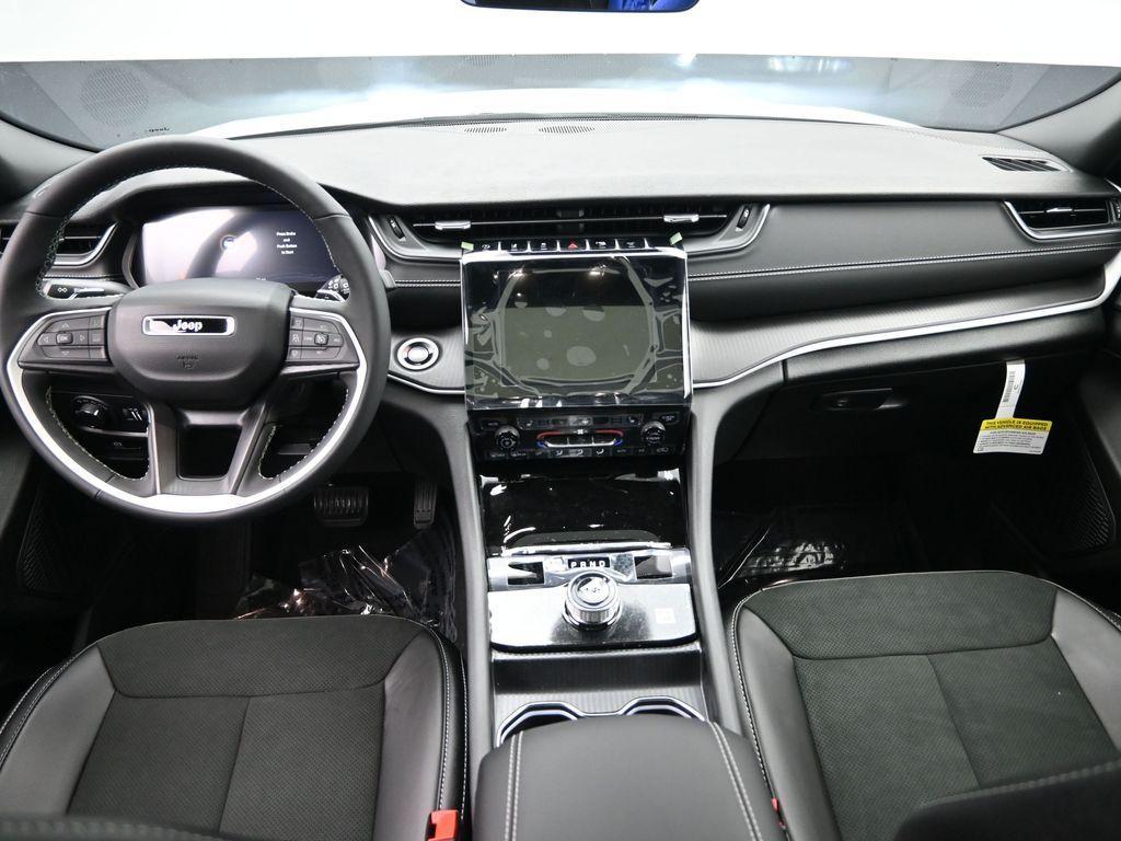 new 2025 Jeep Grand Cherokee L car, priced at $43,995