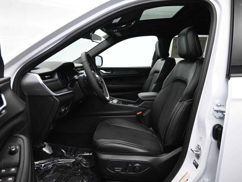 new 2025 Jeep Grand Cherokee L car, priced at $39,991