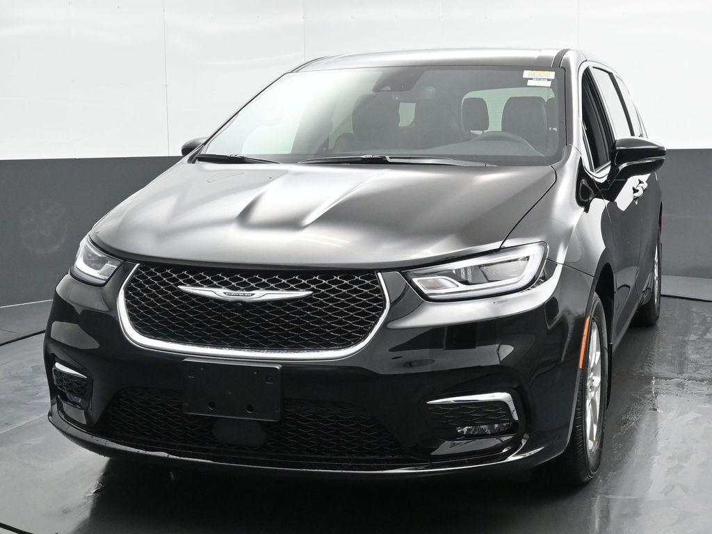 new 2025 Chrysler Pacifica car, priced at $41,320