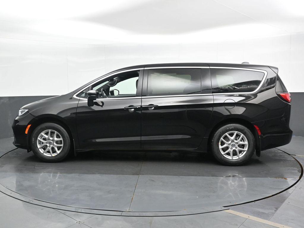 new 2025 Chrysler Pacifica car, priced at $41,320