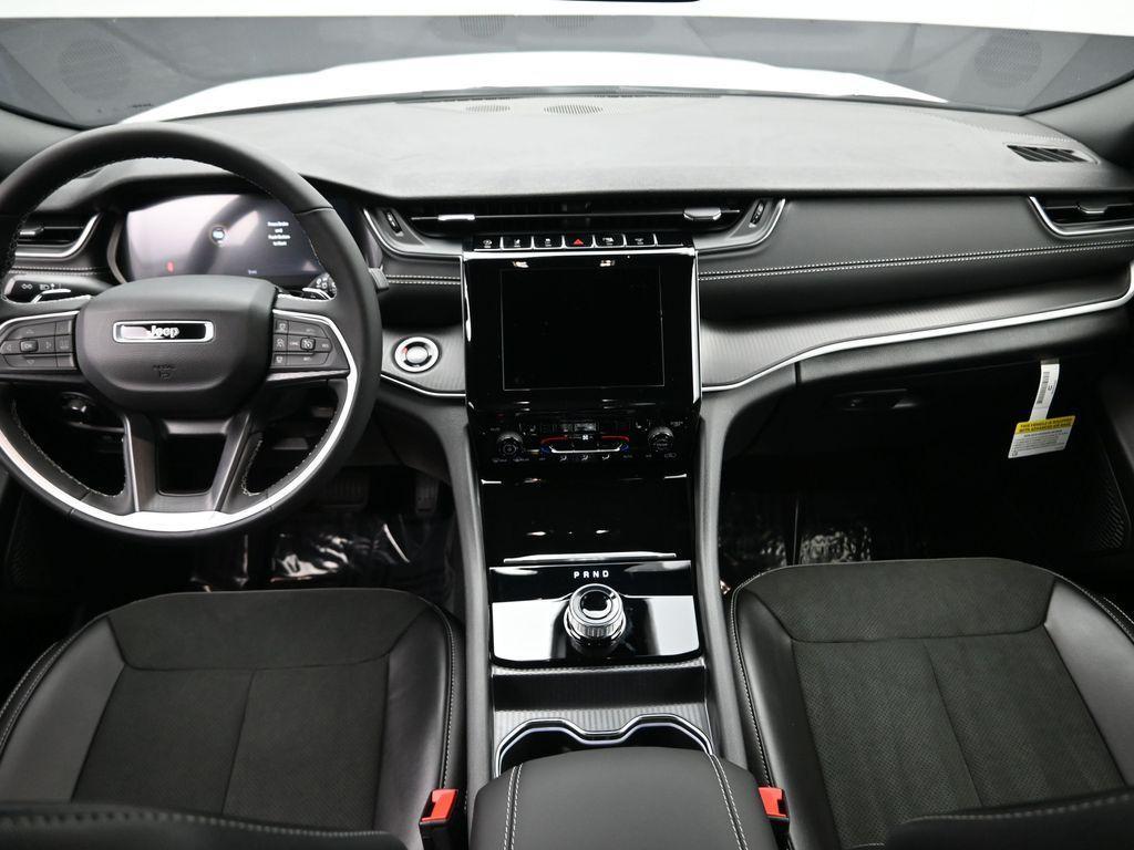 new 2025 Jeep Grand Cherokee L car, priced at $41,995