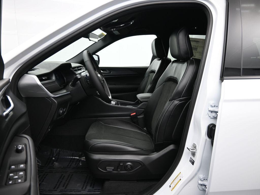 new 2025 Jeep Grand Cherokee L car, priced at $42,937