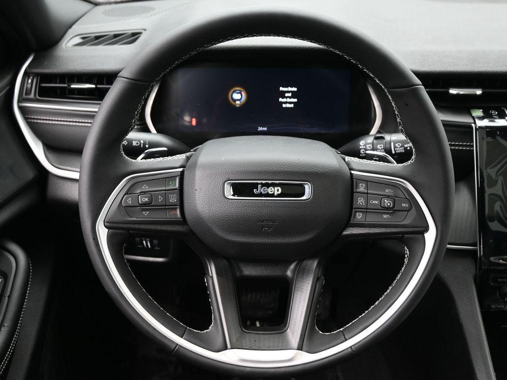 new 2025 Jeep Grand Cherokee car, priced at $35,995