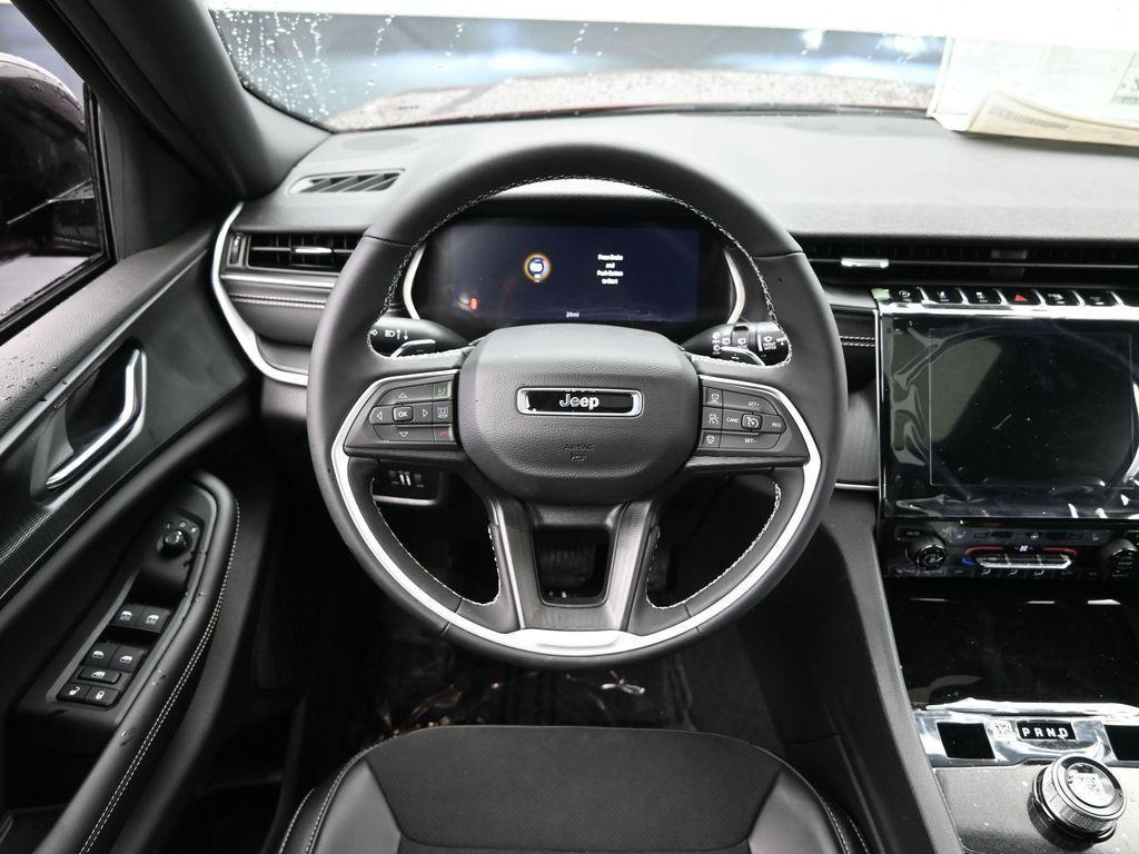 new 2025 Jeep Grand Cherokee car, priced at $35,995
