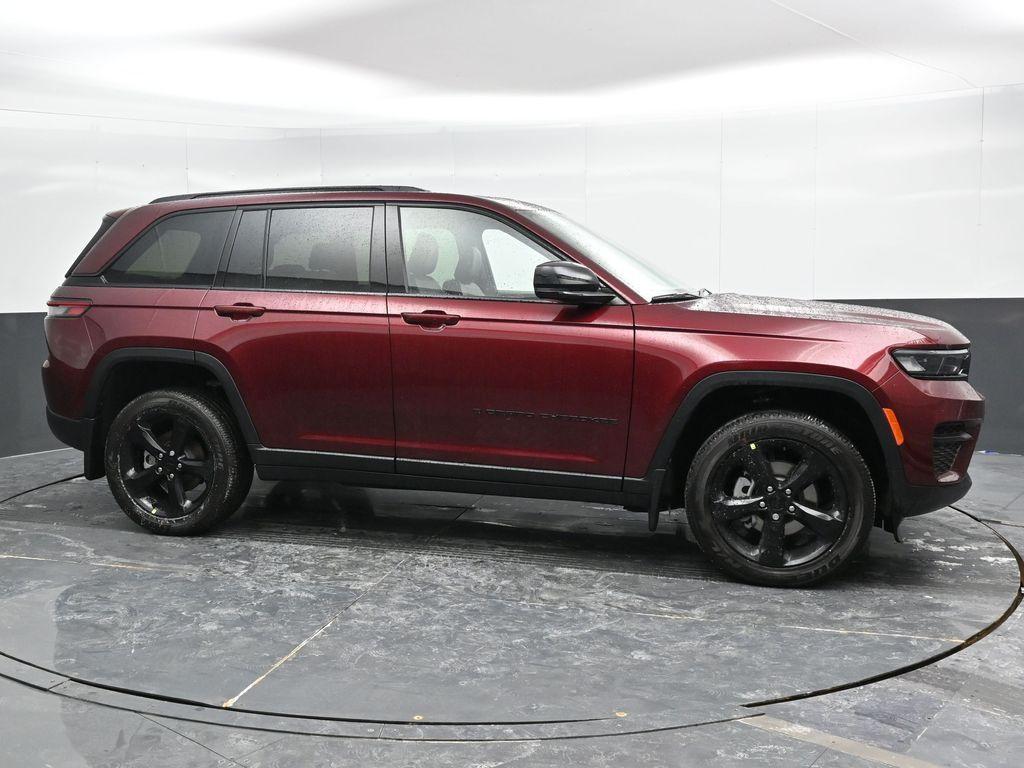 new 2025 Jeep Grand Cherokee car, priced at $35,995
