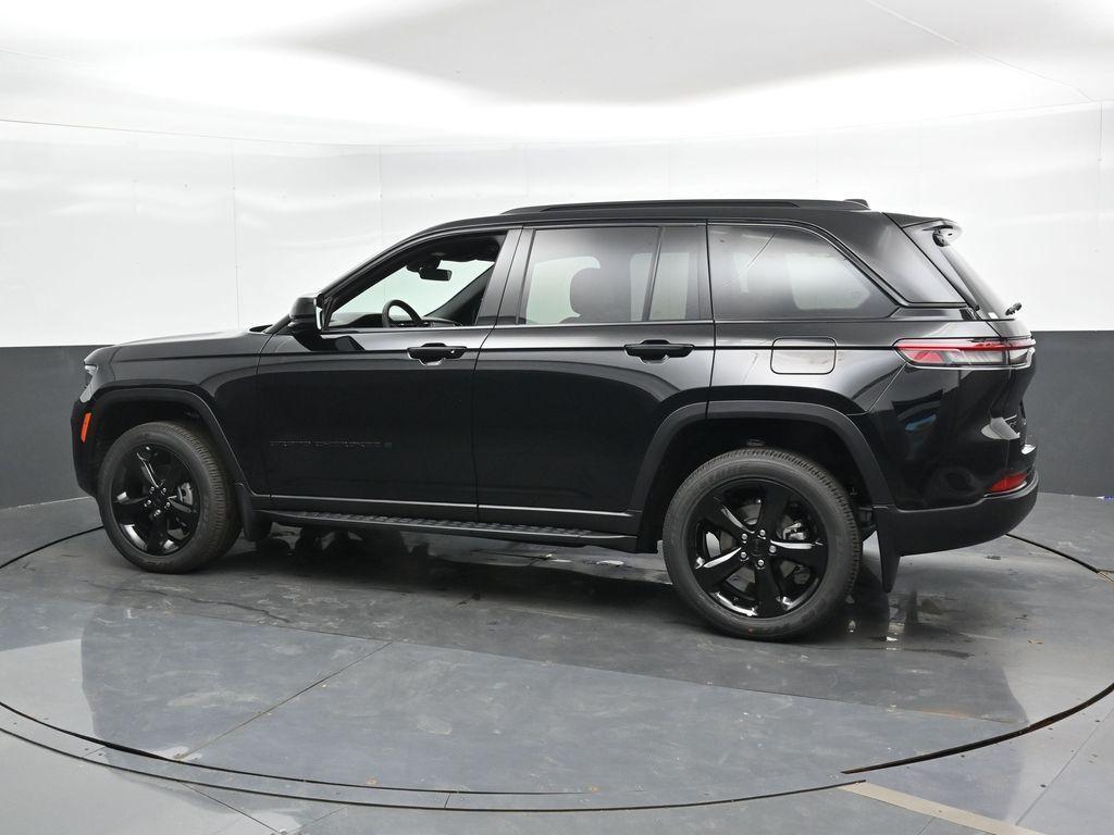 new 2025 Jeep Grand Cherokee car, priced at $46,150
