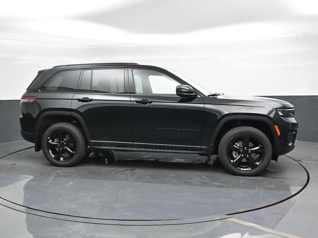 new 2025 Jeep Grand Cherokee car, priced at $46,150