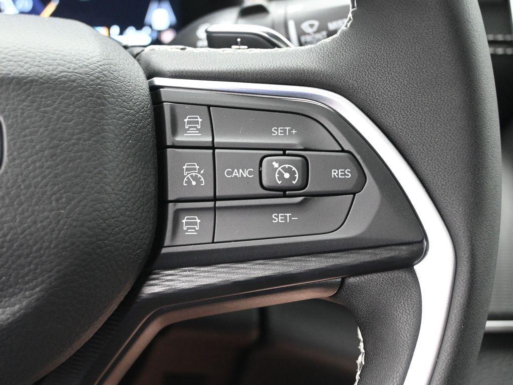 new 2025 Jeep Grand Cherokee car, priced at $46,150