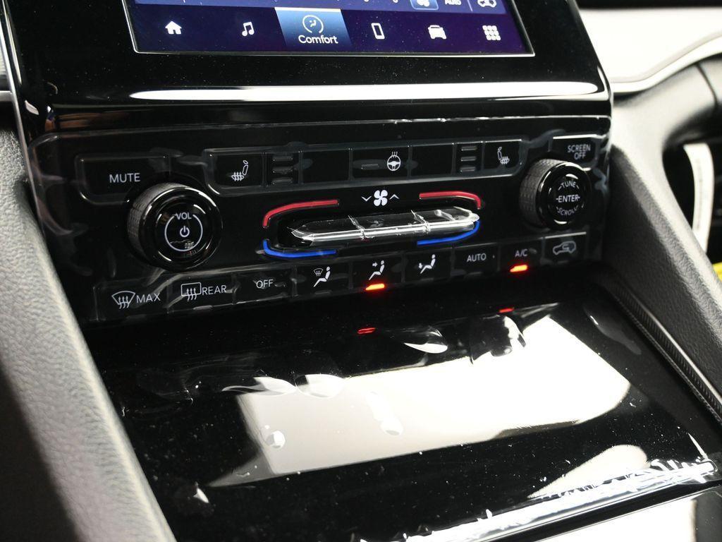new 2025 Jeep Grand Cherokee car, priced at $46,150