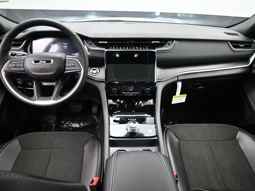 new 2025 Jeep Grand Cherokee car, priced at $46,150