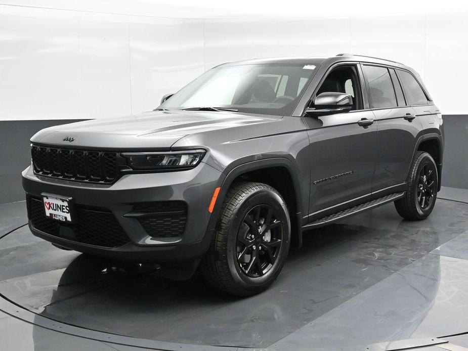 new 2025 Jeep Grand Cherokee car, priced at $42,479