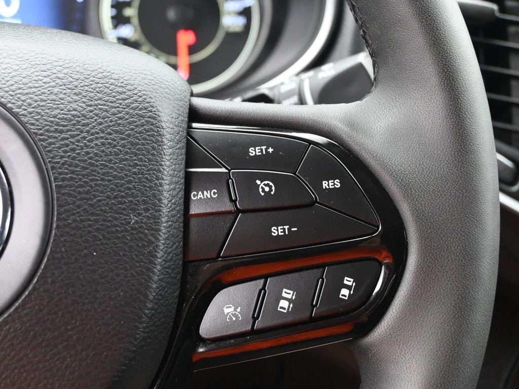 used 2023 Jeep Cherokee car, priced at $22,991