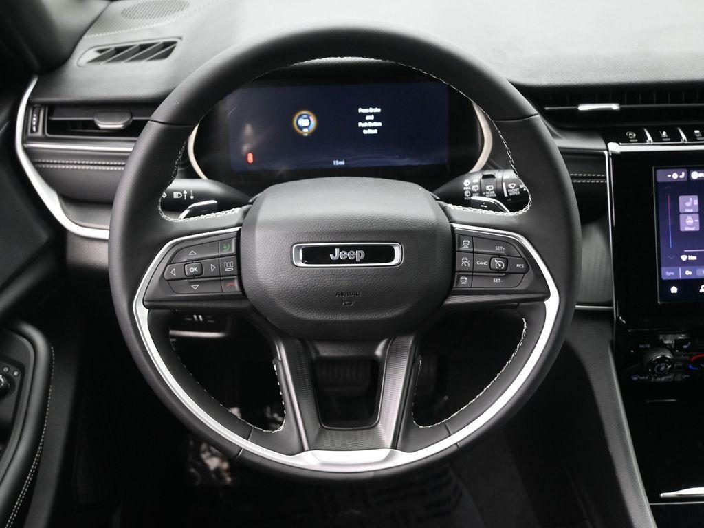 new 2025 Jeep Grand Cherokee car, priced at $44,405