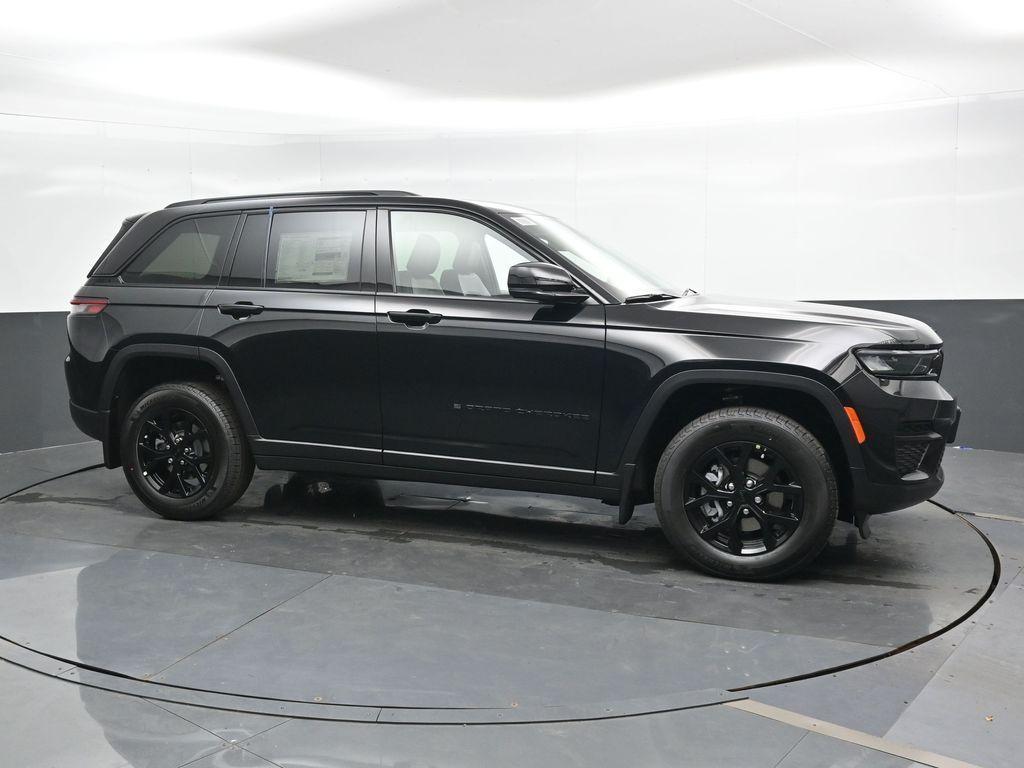 new 2025 Jeep Grand Cherokee car, priced at $44,405