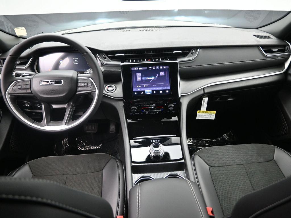 new 2025 Jeep Grand Cherokee car, priced at $44,405