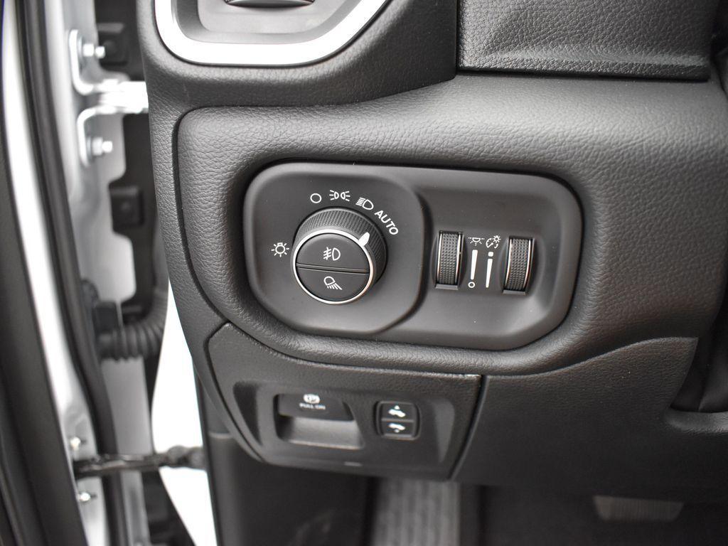 new 2025 Ram 1500 car, priced at $46,575