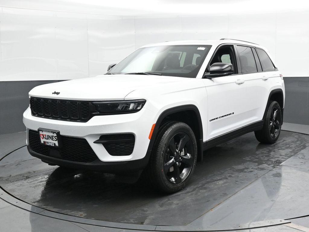 new 2025 Jeep Grand Cherokee car, priced at $41,995