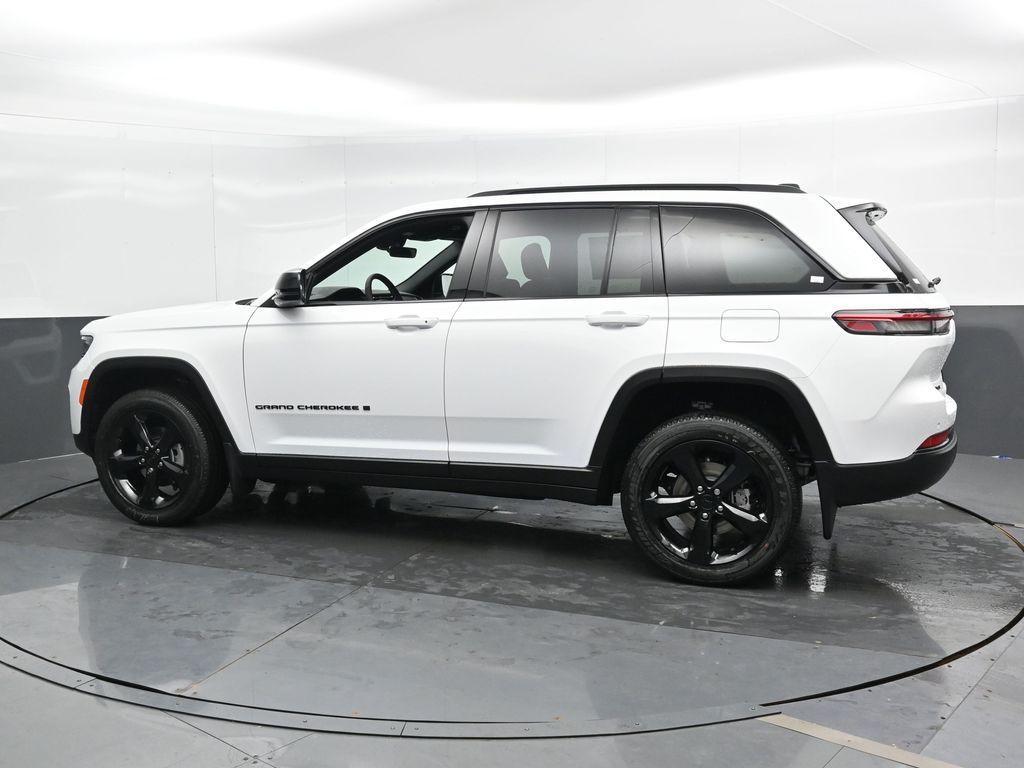 new 2025 Jeep Grand Cherokee car, priced at $41,995