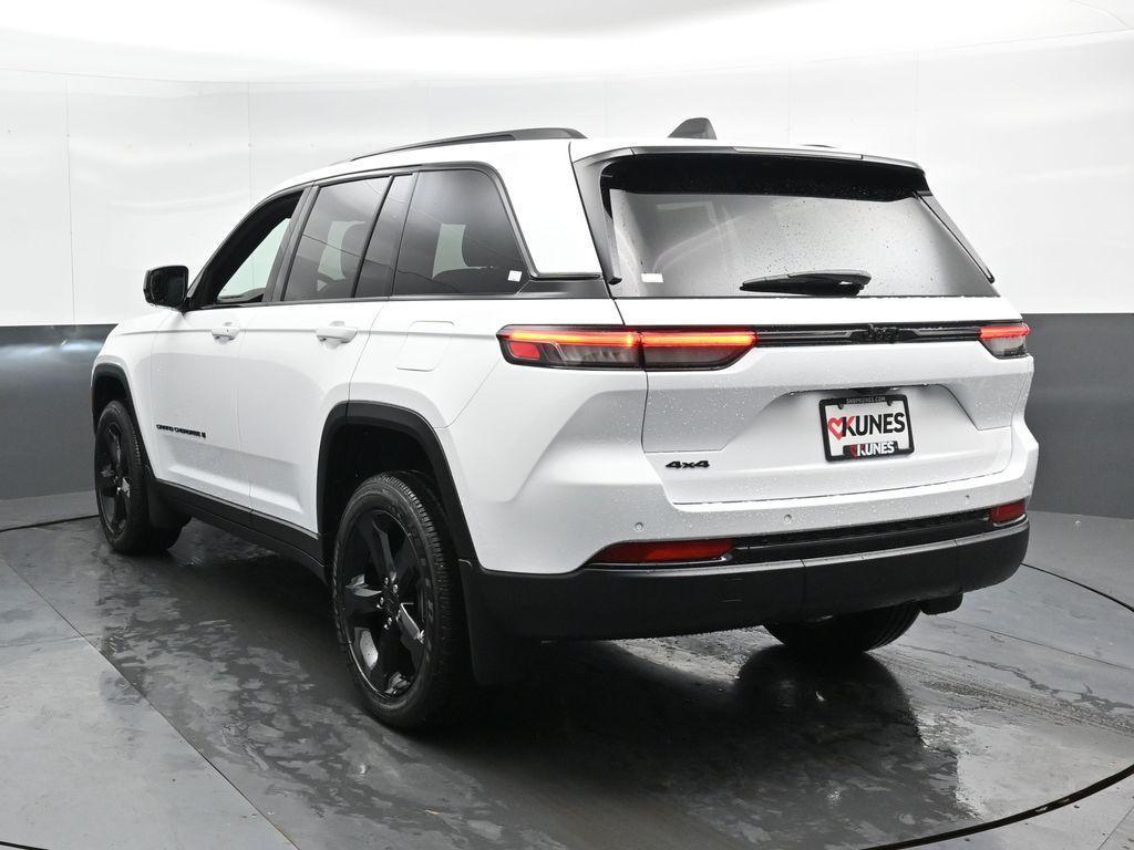 new 2025 Jeep Grand Cherokee car, priced at $41,995