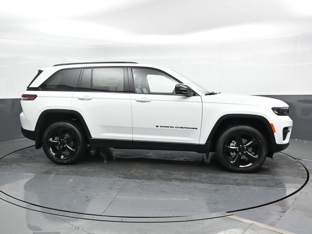 new 2025 Jeep Grand Cherokee car, priced at $41,995