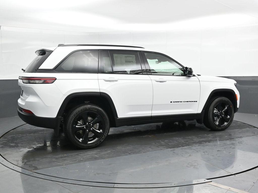 new 2025 Jeep Grand Cherokee car, priced at $41,995
