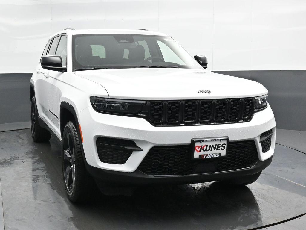 new 2025 Jeep Grand Cherokee car, priced at $41,995