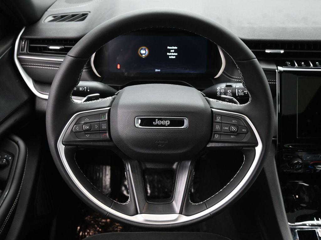 new 2025 Jeep Grand Cherokee car, priced at $41,995