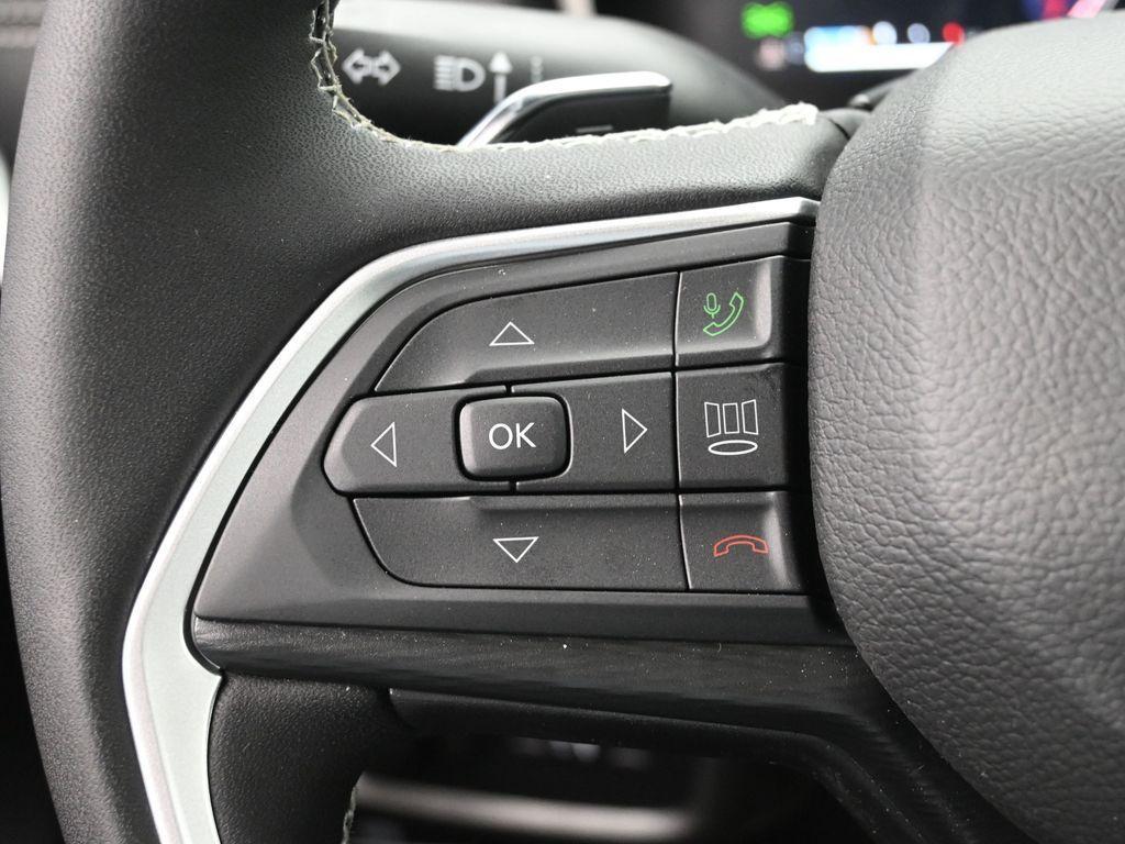 new 2025 Jeep Grand Cherokee car, priced at $41,995