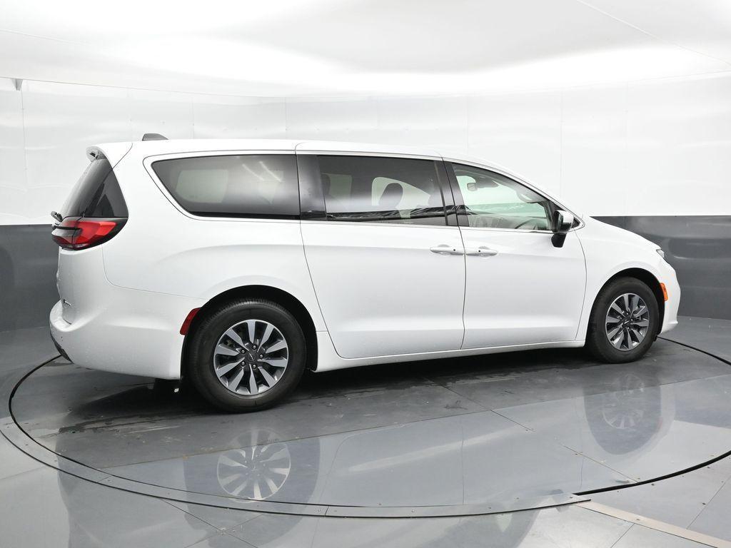 used 2023 Chrysler Pacifica Hybrid car, priced at $25,465