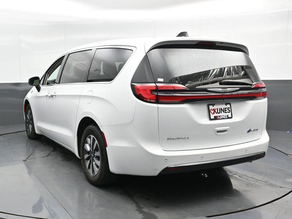 used 2023 Chrysler Pacifica Hybrid car, priced at $25,465