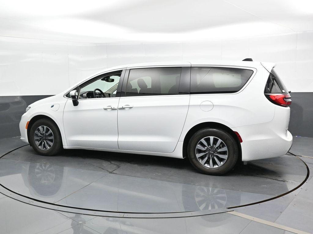 used 2023 Chrysler Pacifica Hybrid car, priced at $25,465