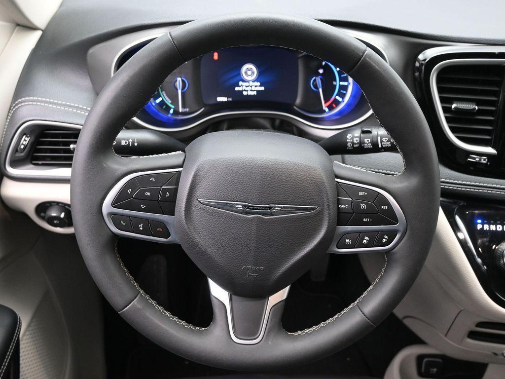 used 2023 Chrysler Pacifica Hybrid car, priced at $25,465