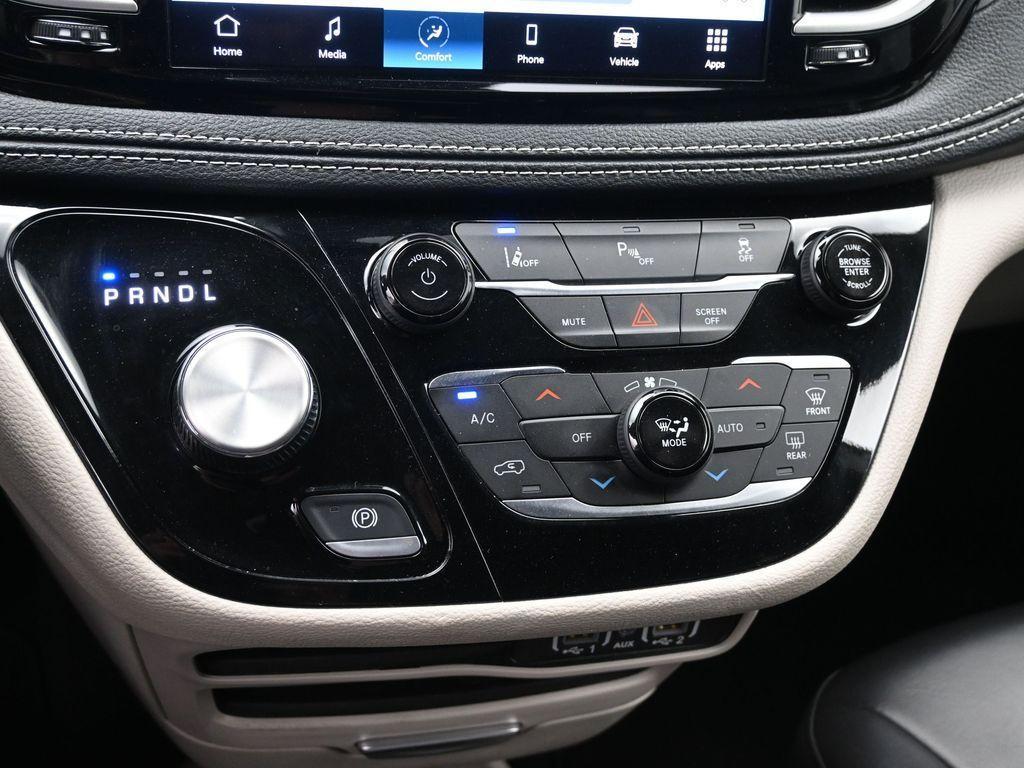 used 2023 Chrysler Pacifica Hybrid car, priced at $25,465