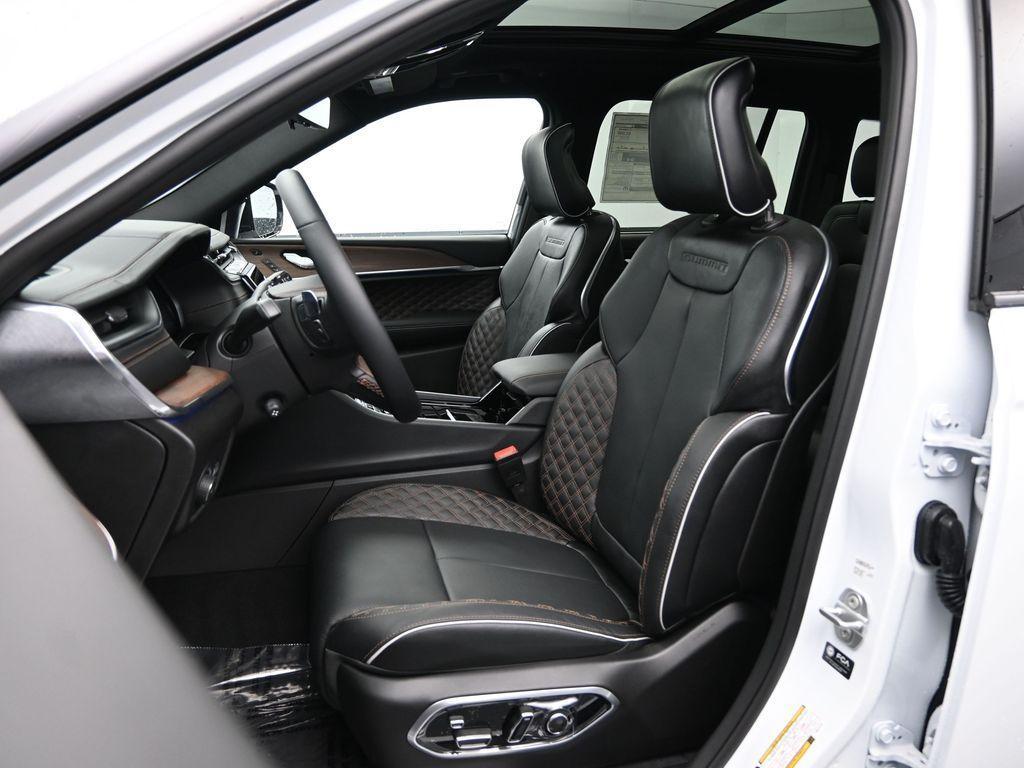 new 2025 Jeep Grand Cherokee car, priced at $62,780