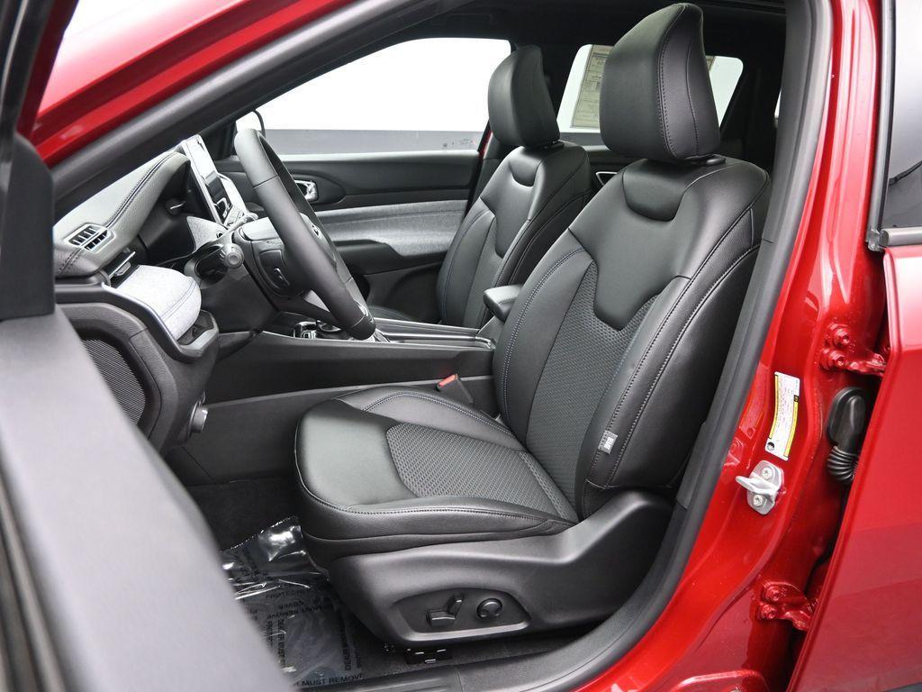 new 2025 Jeep Compass car, priced at $33,778