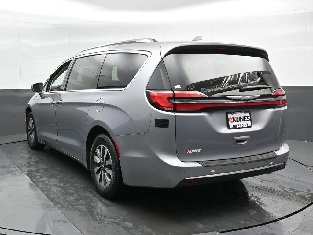 used 2021 Chrysler Pacifica Hybrid car, priced at $20,915