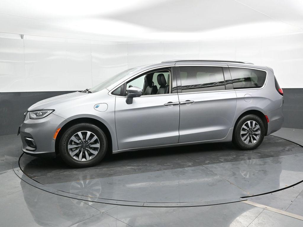 used 2021 Chrysler Pacifica Hybrid car, priced at $20,915