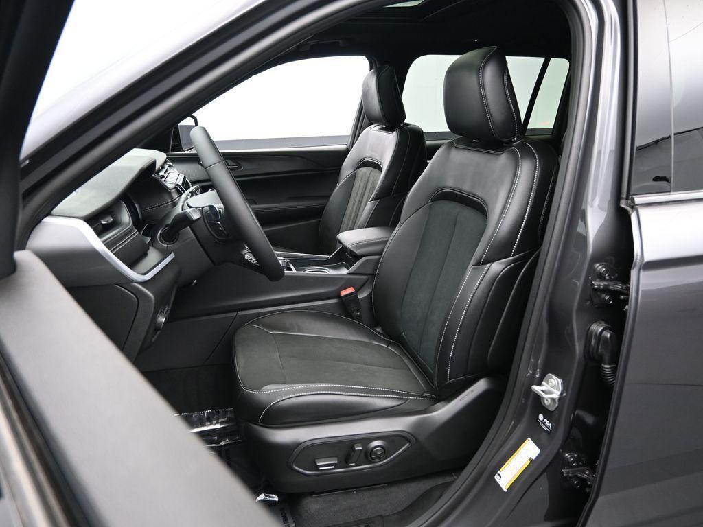 new 2025 Jeep Grand Cherokee L car, priced at $44,997