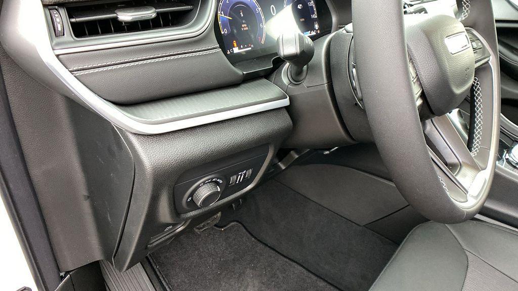 new 2025 Jeep Grand Cherokee car, priced at $35,679