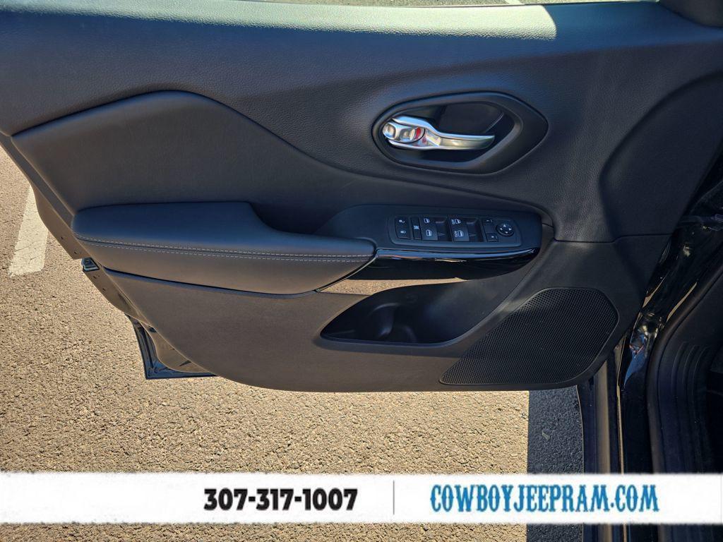 used 2023 Jeep Cherokee car, priced at $25,125