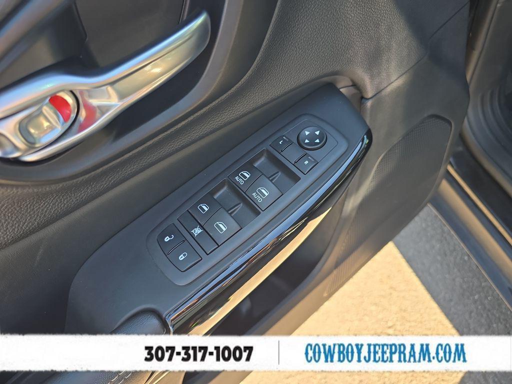 used 2023 Jeep Cherokee car, priced at $25,125
