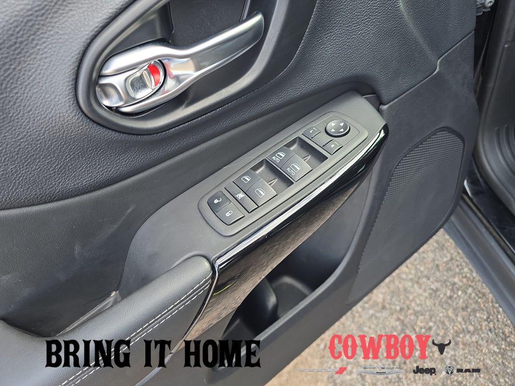 used 2023 Jeep Cherokee car, priced at $24,195